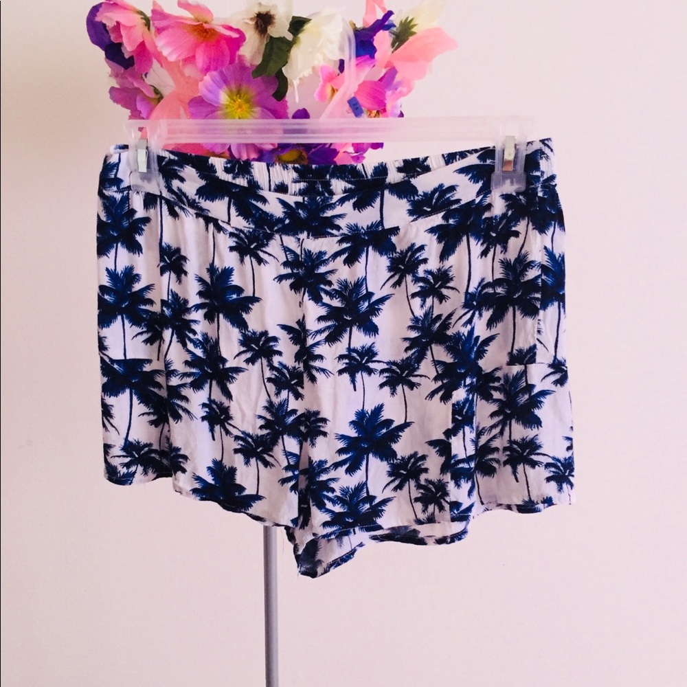 White/Blue Palm Tree Shorts 🌴✨